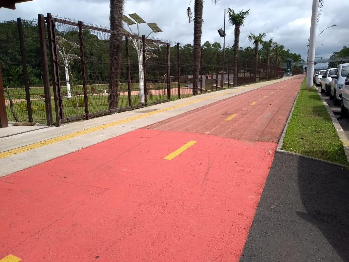 Grupo de ciclistas cobra o t&eacute;rmino da ciclovia com apenas 1 km
