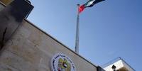 Quase sete anos depois, a bandeira dos Emirados Árabes Unidos foi hasteada no prédio da embaixada