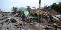Aproximadamente mil casas e dezenas de hotéis foram danificados pelo tsunami no Estreito de Sunda