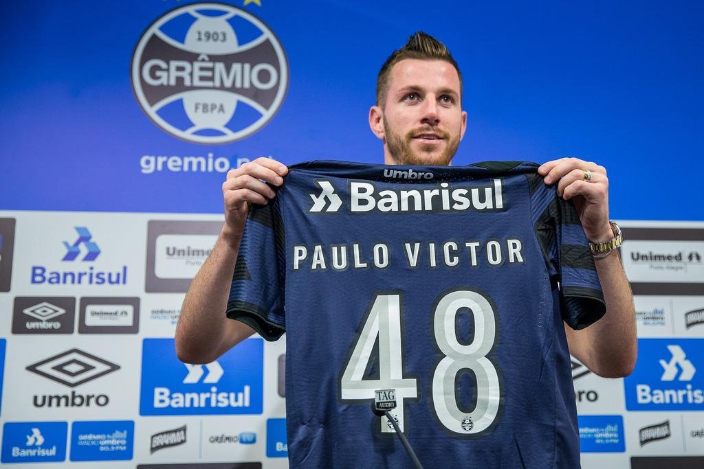 Renato Portaluppi revelou que Paulo Victor inicia como titular