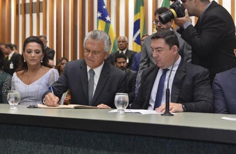Ao tomar posse, Ronaldo Caiado disse que &ldquo;transpar&ecirc;ncia, trabalho, dedica&ccedil;&atilde;o e empenho ser&atilde;o a ordem e a pauta do nosso governo&rdquo; 