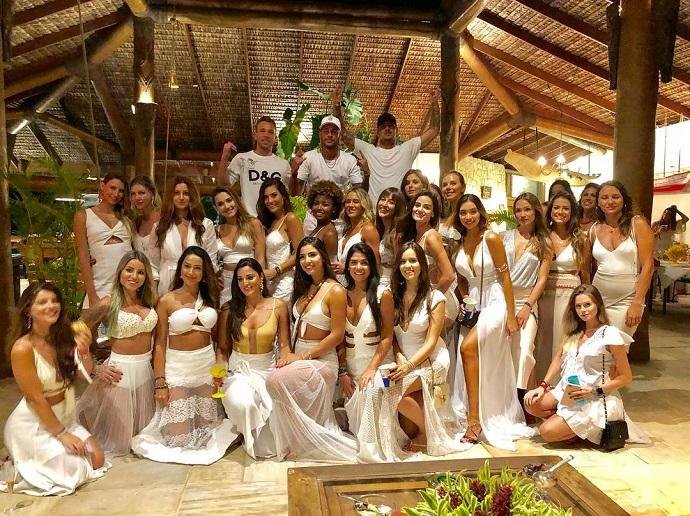 Arthur publicou um registro da festa nas redes sociais