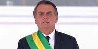 Jair Bolsonaro recebeu a faixa presidencial das mãos de Michel Temer