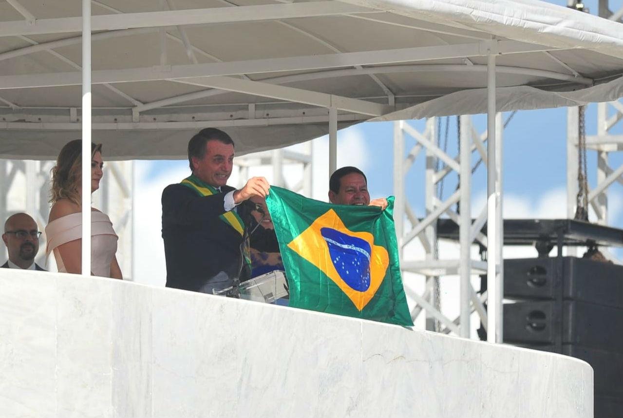 Jair Bolsonaro destacou dia para o povo "se libertar do socialismo e da invers&atilde;o dos valores"