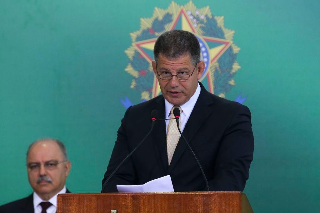 Para Bebianno, &eacute; necess&aacute;rio aprovar alguns trechos da proposta