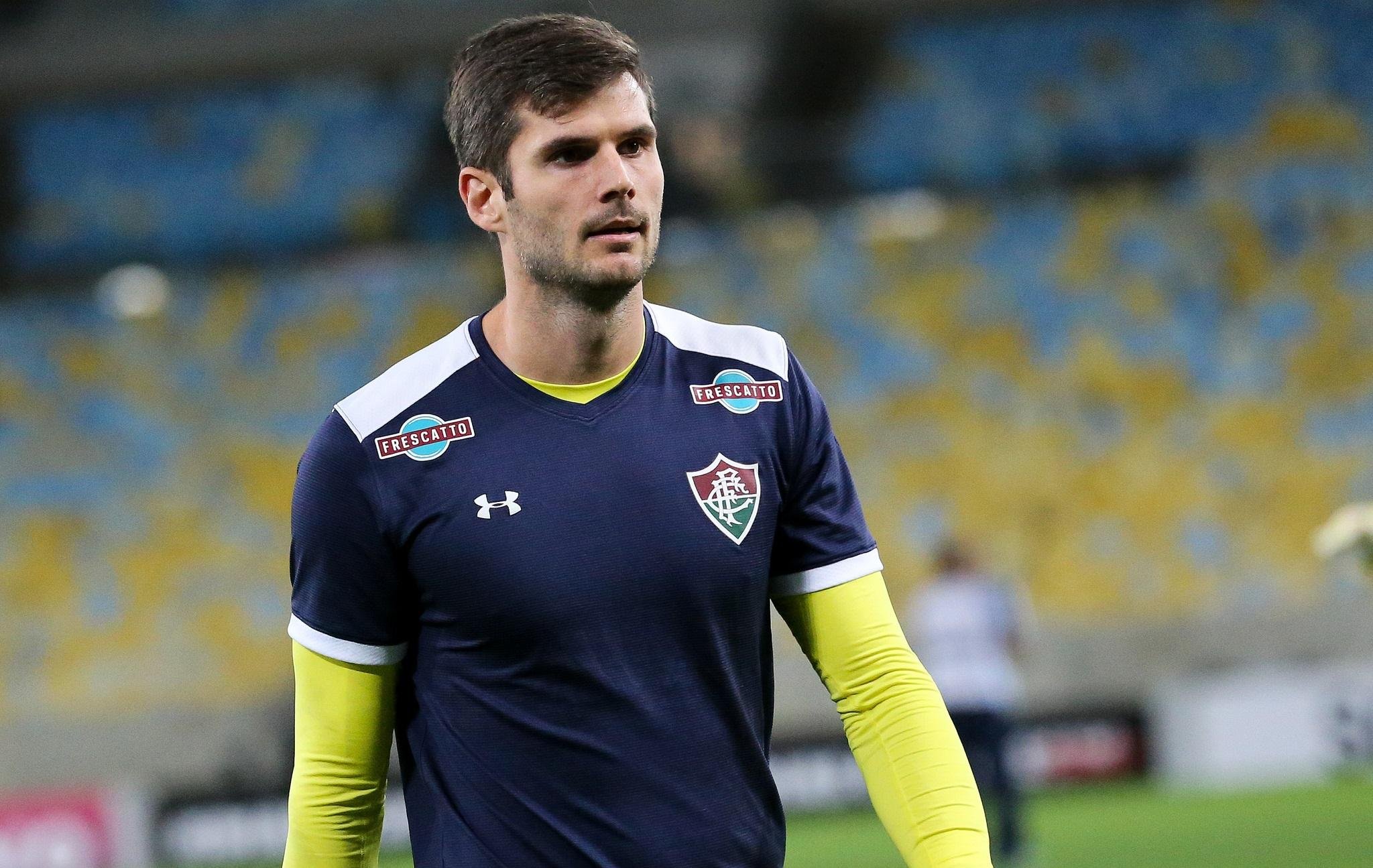 Gr&ecirc;mio acertou a contrata&ccedil;&atilde;o do goleiro Julio Cesar