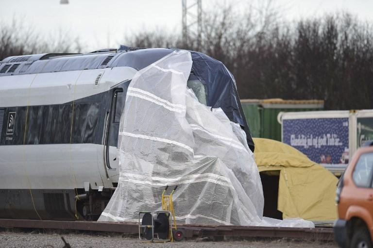 Ap&oacute;s o acidente, o tr&aacute;fego ferrovi&aacute;rio foi completamente interrompido na ponte por causa deste acidente