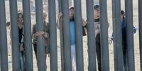 México protesta com EUA por uso de força contra emigrantes na fronteira 