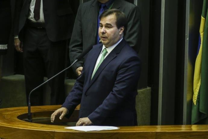 Apoio a Maia pode aproximar partido de PSDB e MDB, diz presidente do PSL