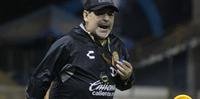 Maradona é internado com sangramento estomacal, diz jornal argentino