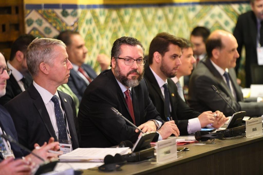 Ara&uacute;jo: Parlamento assumir poder &eacute; chance de redemocratizar Venezuela