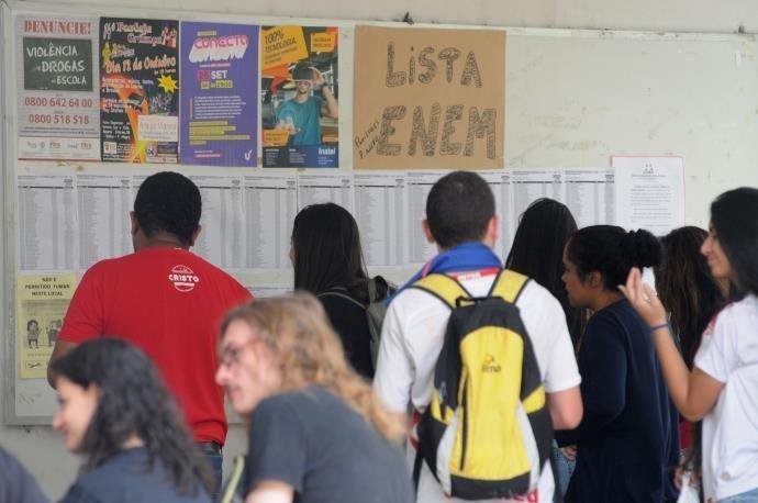 Presidente disse que &eacute; preciso ignorar a promo&ccedil;&atilde;o da "lacra&ccedil;&atilde;o" e da "doutrina&ccedil;&atilde;o" em sala de aula