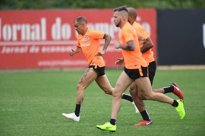Jogadores foram divididos em grupos para as atividades