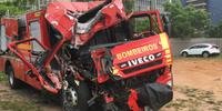 Acidente deixa três bombeiros feridos em Porto Alegre