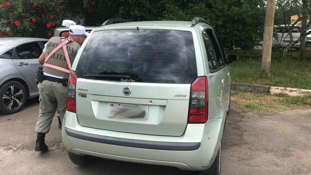 Foragido estava de passageiro no Fiat Idea quando foi preso