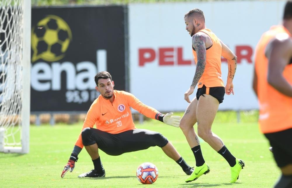 Nico L&oacute;pez e D&acute;Alessandro tamb&eacute;m est&atilde;o no primeiro esbo&ccedil;o de time do Inter