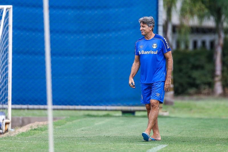 Renato acompanhou treino do Gr&ecirc;mio no CT Luiz Carvalho