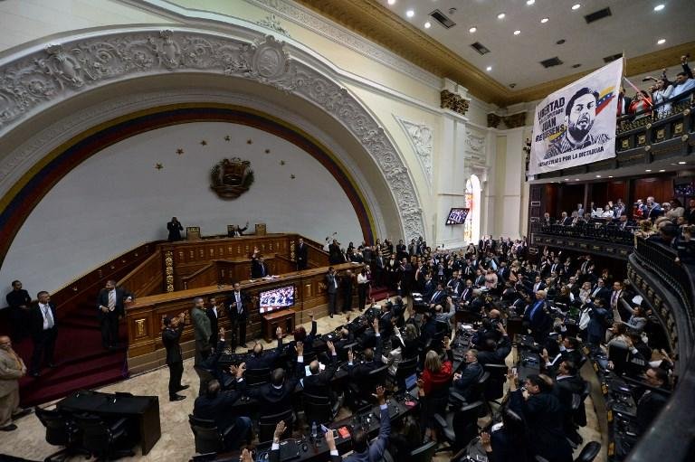 Parlamento venezuelano, controlado pela oposi&ccedil;&atilde;o, declarou neste s&aacute;bado (5) que o novo mandato de Nicol&aacute;s Maduro &eacute; ileg&iacute;timo