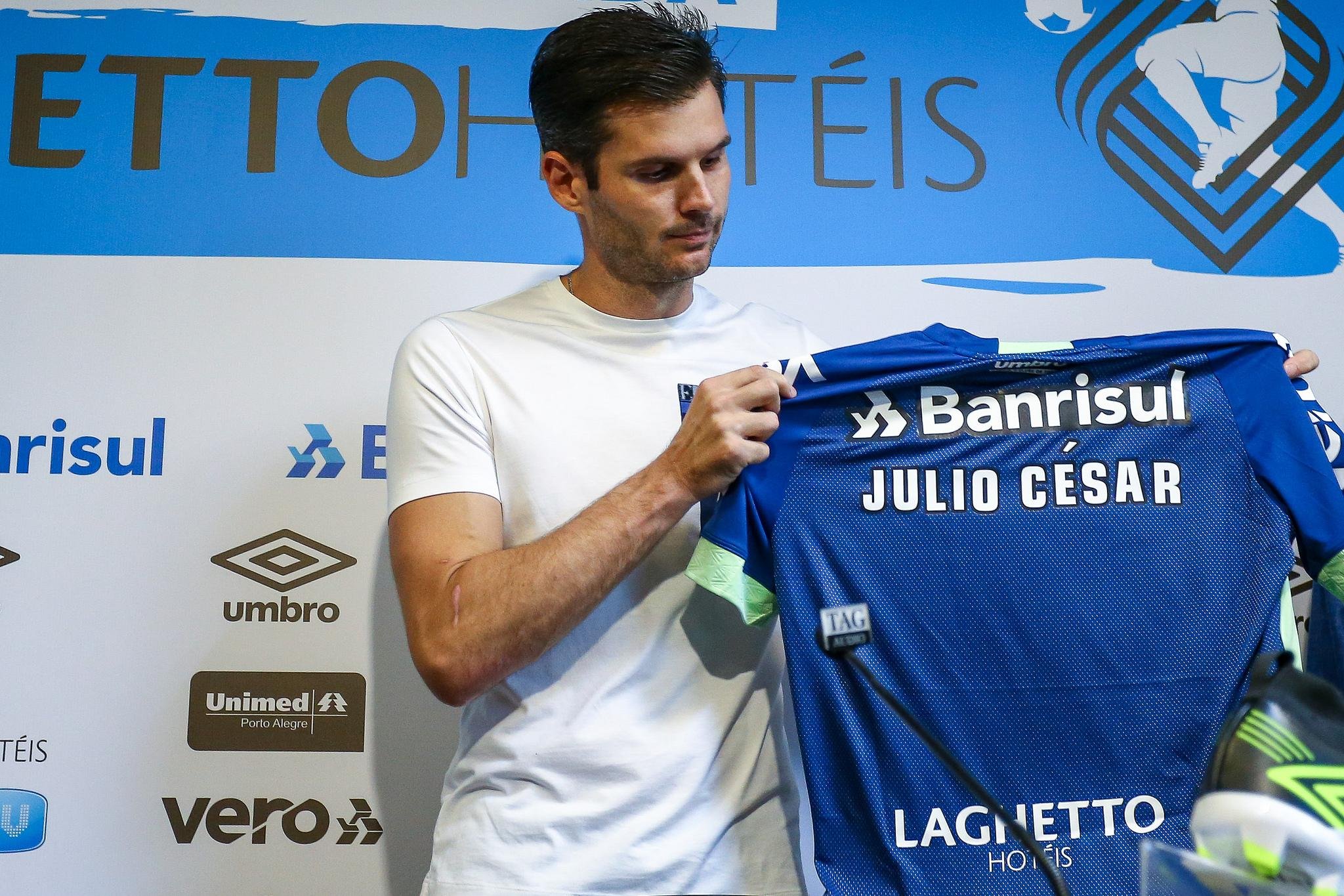 Julio C&eacute;sar vai brigar pela titularidade no gol do Gr&ecirc;mio