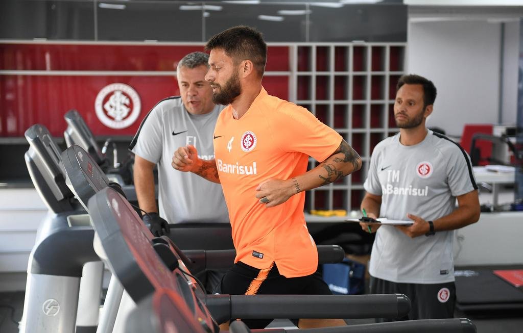 Rafael S&oacute;bis foi anunciado e treinou no CT neste s&aacute;bado
