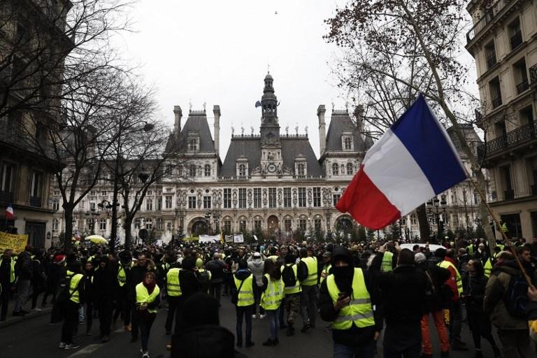 Coletes amarelos retomam protestos na Fran&ccedil;a