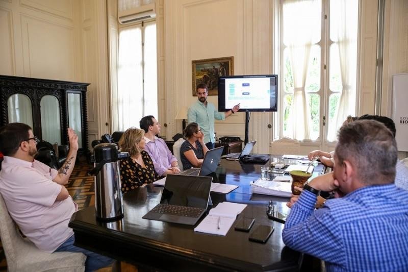 Governador Eduardo Leite esteve reunido com secret&aacute;rios no Pal&aacute;cio Piratini