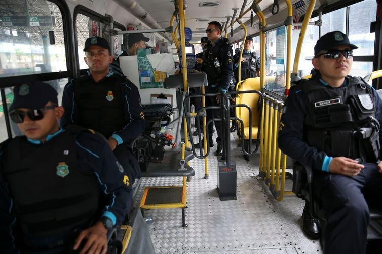 For&ccedil;a Nacional de Seguran&ccedil;a P&uacute;blica faz policiamento em &ocirc;nibus da capital cearense por conta de ataques