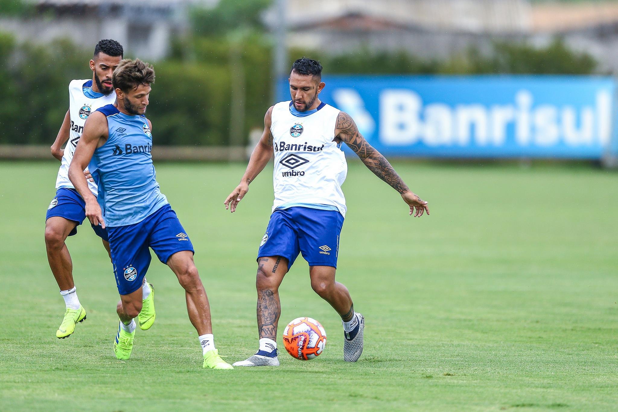 Montoya treinou com os companheiros nesta quarta