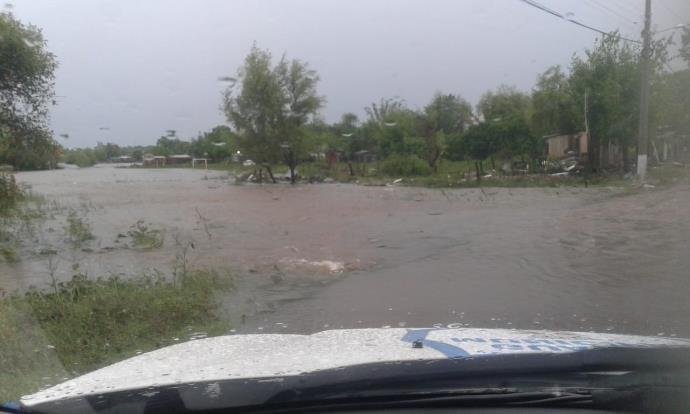 Rio subiu a 9,93 metros e superou cota de transbordamento em meio &agrave; chuva