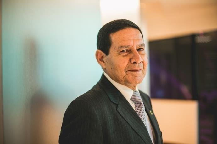 Mour&atilde;o afirmou que n&atilde;o tem nada a ver com a promo&ccedil;&atilde;o do filho no BB