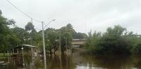 O rio mede 7,30 m e já atingiu o Parque Beira Rio