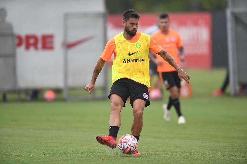 Sobis formou com Jonathan Alvez e Parede o ataque da equipe de reservas