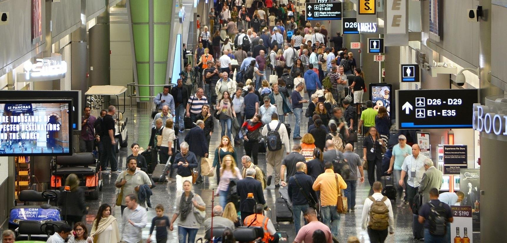 Terminal G, que atende a United, Frontier, Eastern Airlines e Aruba Airlines, entre outras, estar&aacute; fechado pela manh&atilde; e reabrir&aacute; &agrave;s 13h00min 