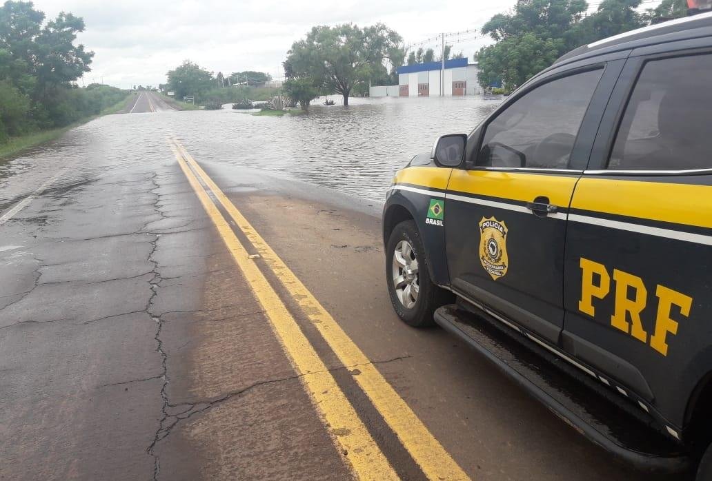 PRF interditou trecho em Alegrete devido a alagamento na BR 290