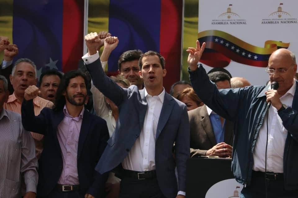 L&iacute;der do parlamento, Juan Guaid&oacute;, convocou povo para terminar com "usurpa&ccedil;&atilde;o" do atual regime