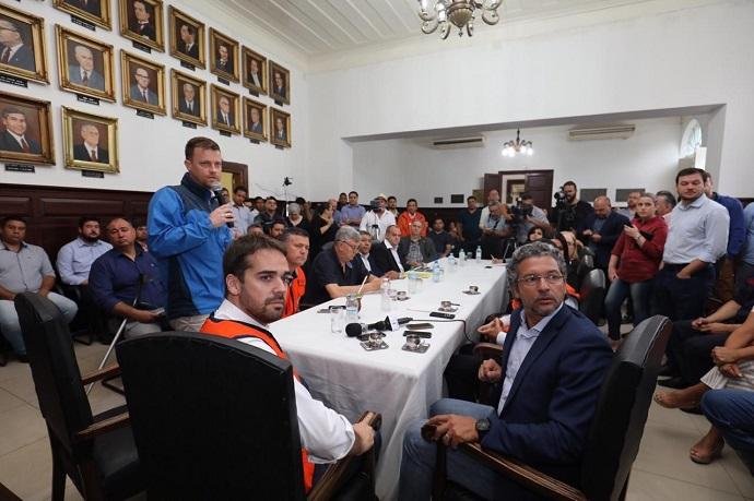 Eduardo Leite se re&uacute;ne com prefeitos de munic&iacute;pios afetados pela chuva