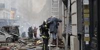 Em Paris, 200 bombeiros trabalham para apagar as chamas