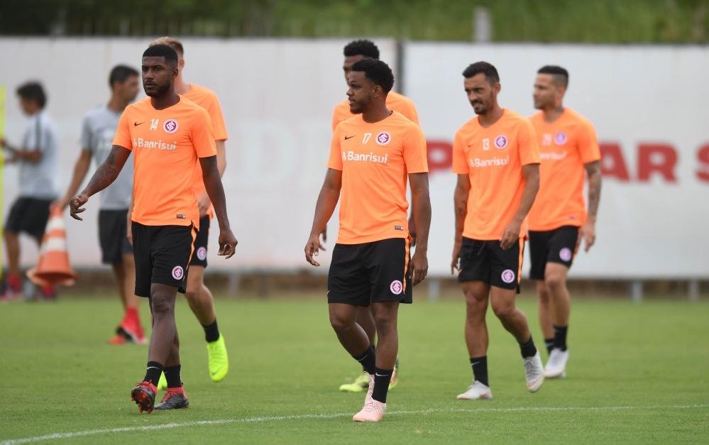 Volante lembrou conversa com o t&eacute;cnico que aconselhou n&atilde;o pular etapas para voltar