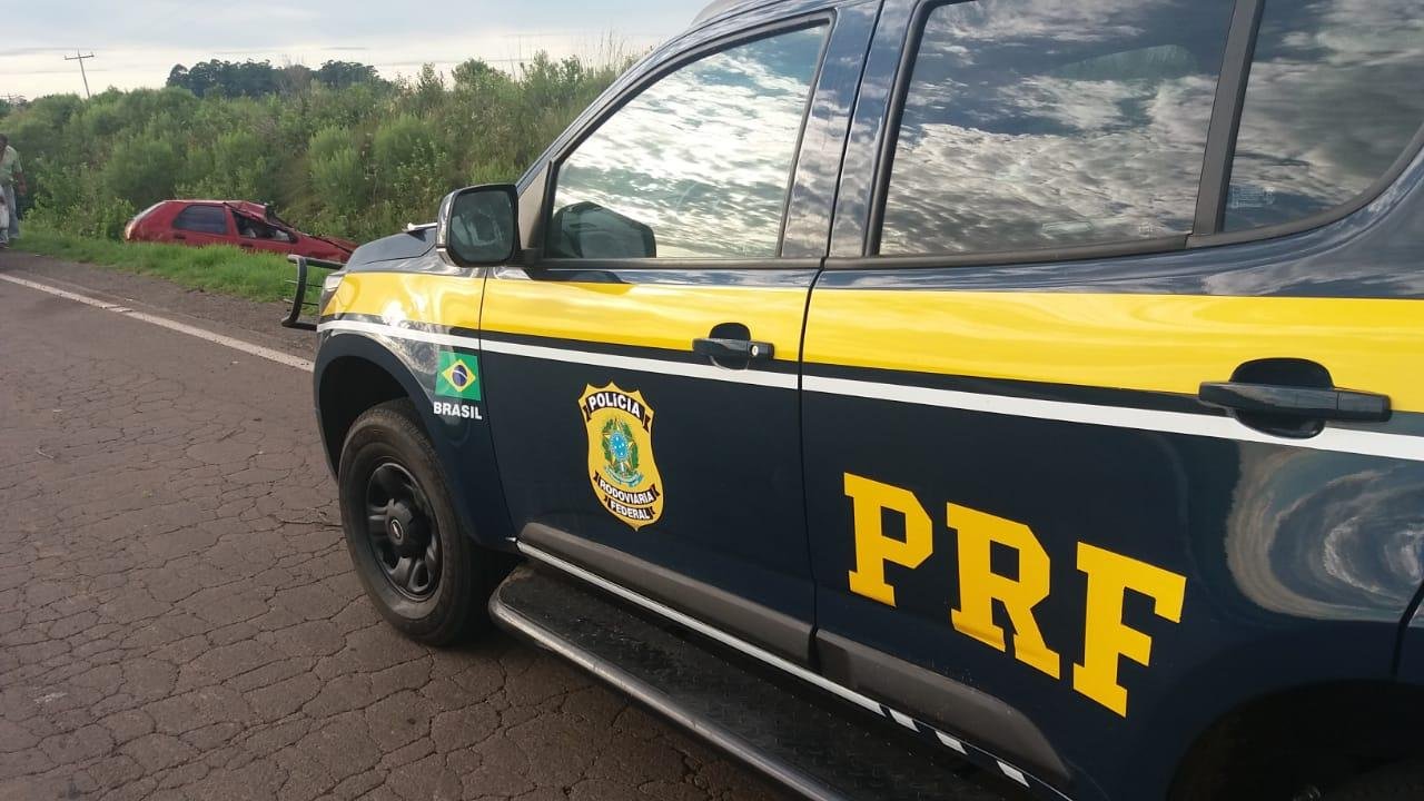 Motorista morre ap&oacute;s colis&atilde;o em &aacute;rvore em Santiago