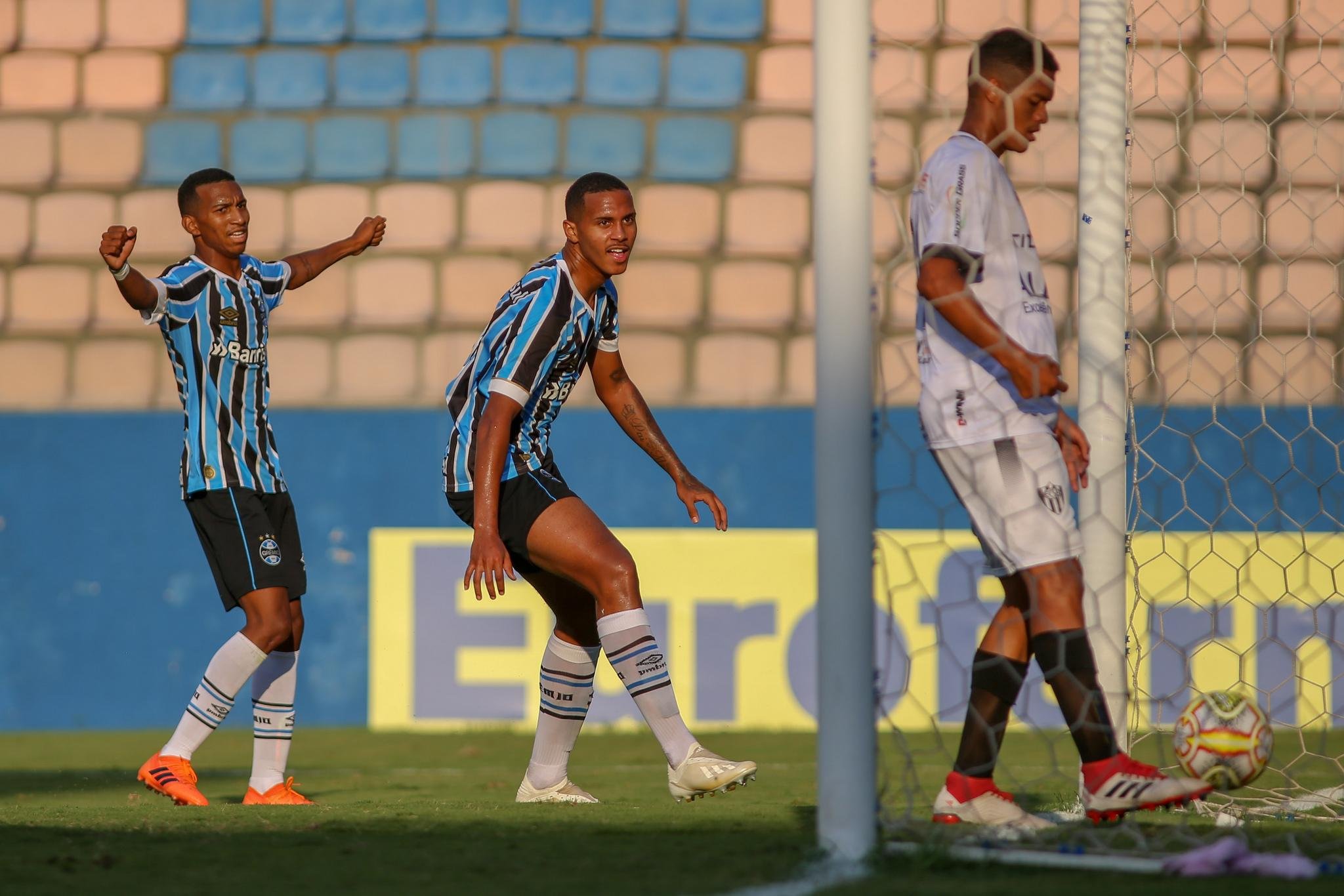 Jogo do Gr&ecirc;mio pela terceira fase da Copinha ser&aacute; &agrave;s 15h de segunda
