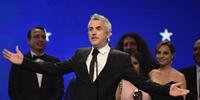 Alfonso Cuarón recebe o prêmio de melhor filme