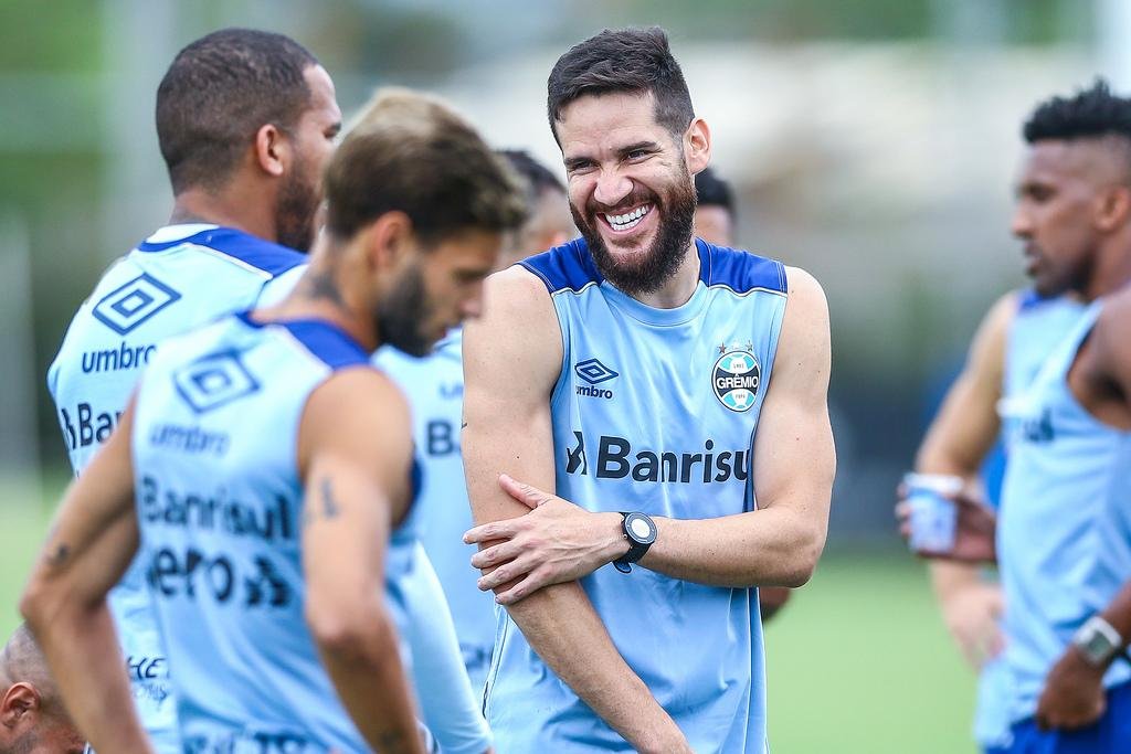 Marcelo Oliveira comemora mudan&ccedil;a da lateral para a zaga