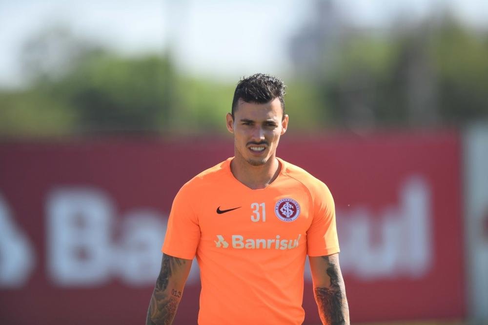 Zeca comemora primeira pr&eacute;-temporada no Inter de &ldquo;cabe&ccedil;a vazia&rdquo;
