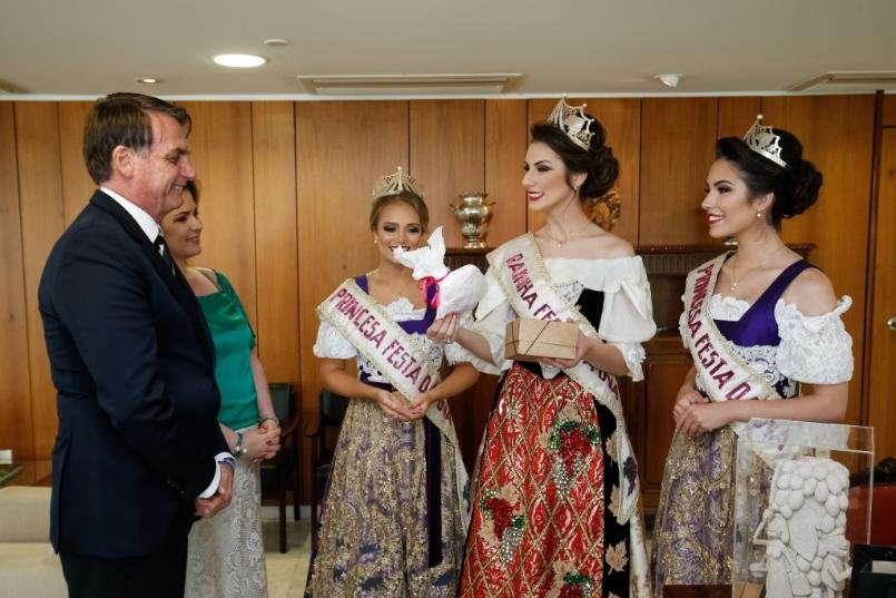 Bolsonaro recebe convite para participar da abertura da Festa da Uva em Caxias do Sul