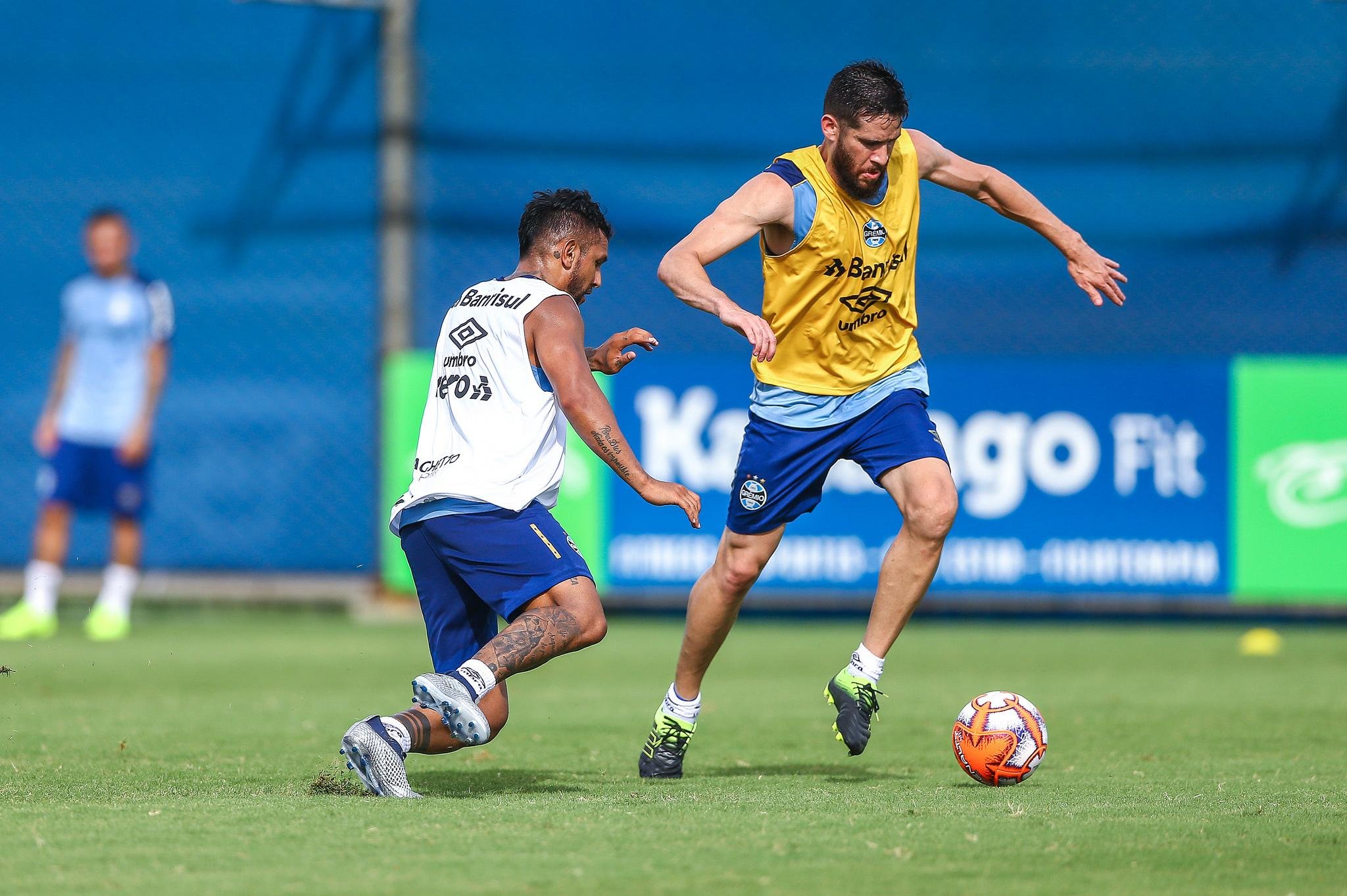 Marcelo Oliveira jogar&aacute; temporada como zagueiro