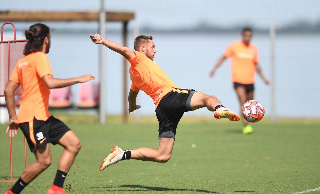 Atacantes exercitaram as finaliza&ccedil;&otilde;es nesta ter&ccedil;a-feira