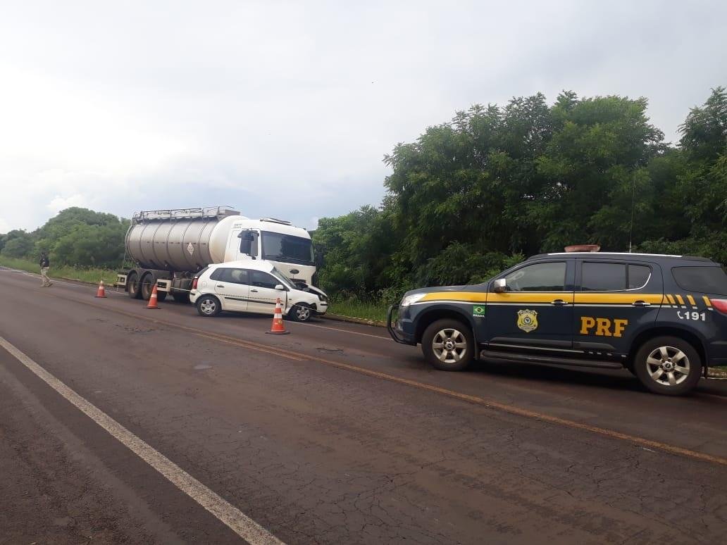 Meia pista da estrada segue bloqueada