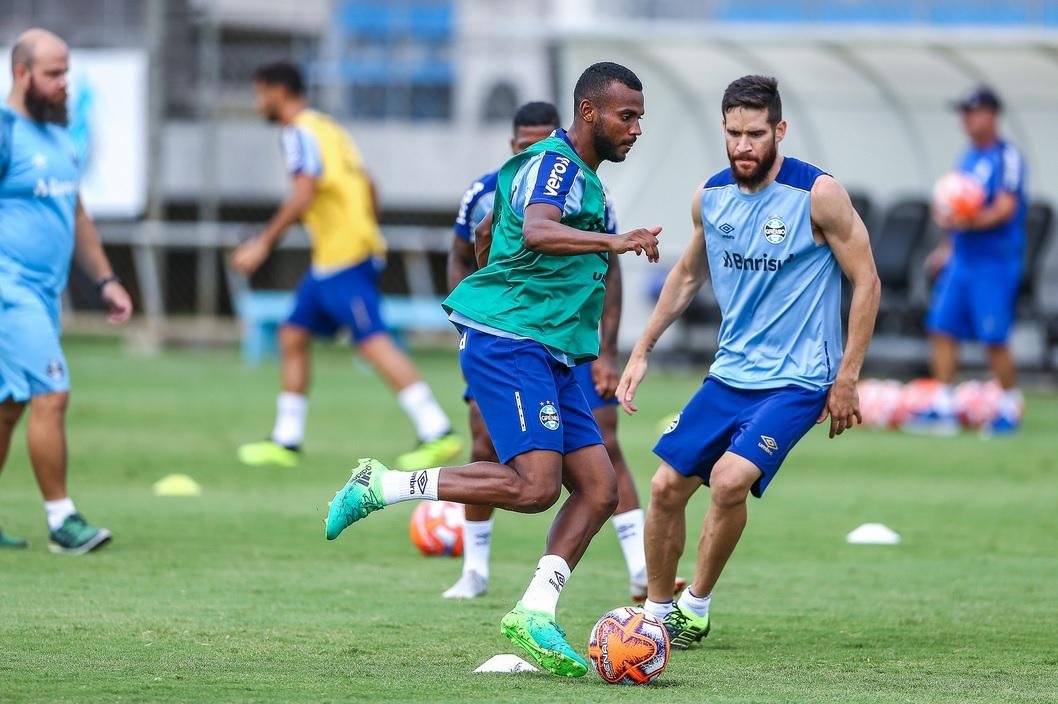 L&eacute;o Gomes pensa na estreia desde as f&eacute;rias