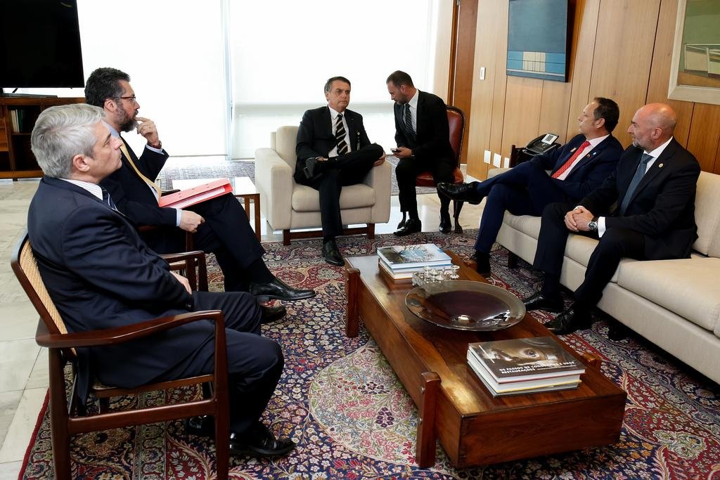 Bolsonaro acredita que solu&ccedil;&atilde;o para Venezuela vir&aacute; em breve 