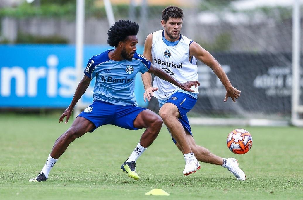 Gr&ecirc;mio prepara novo aumento para Kannemann 